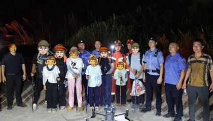 8人徒步明月山被困，无人机精准搜救脱险