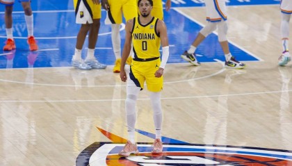 带伤作战！哈里伯顿:只要我还能走路 我就要上场