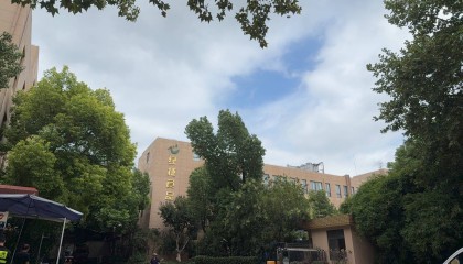 起底上海校园餐争议供应商绿捷：8月中标27个项目，背后资本到底是谁？