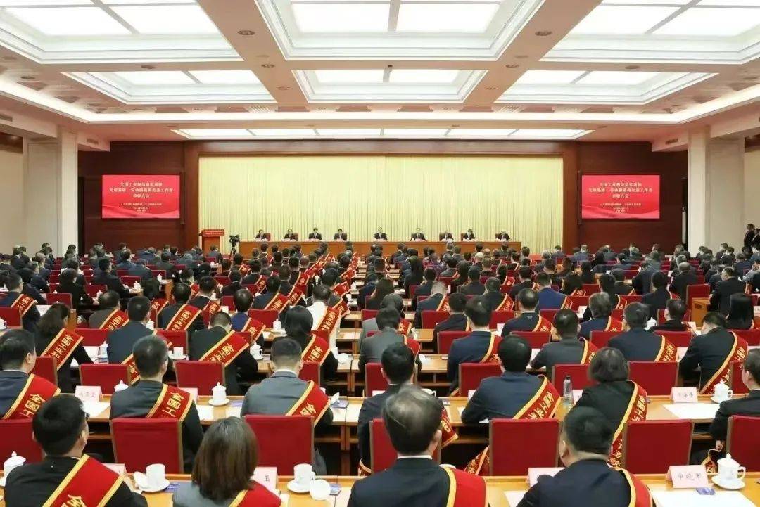【时事尔康】喜报！尔康制药员工荣获全国工信系统劳动模范