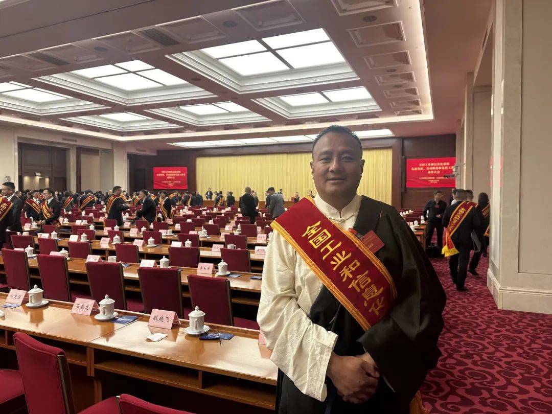 【时事尔康】喜报！尔康制药员工荣获全国工信系统劳动模范