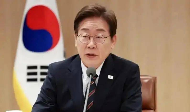 野心暴露无疑!九三阅兵前夕,第一个公然拒绝出席的总统出现,正式通告全球,降格对待中国