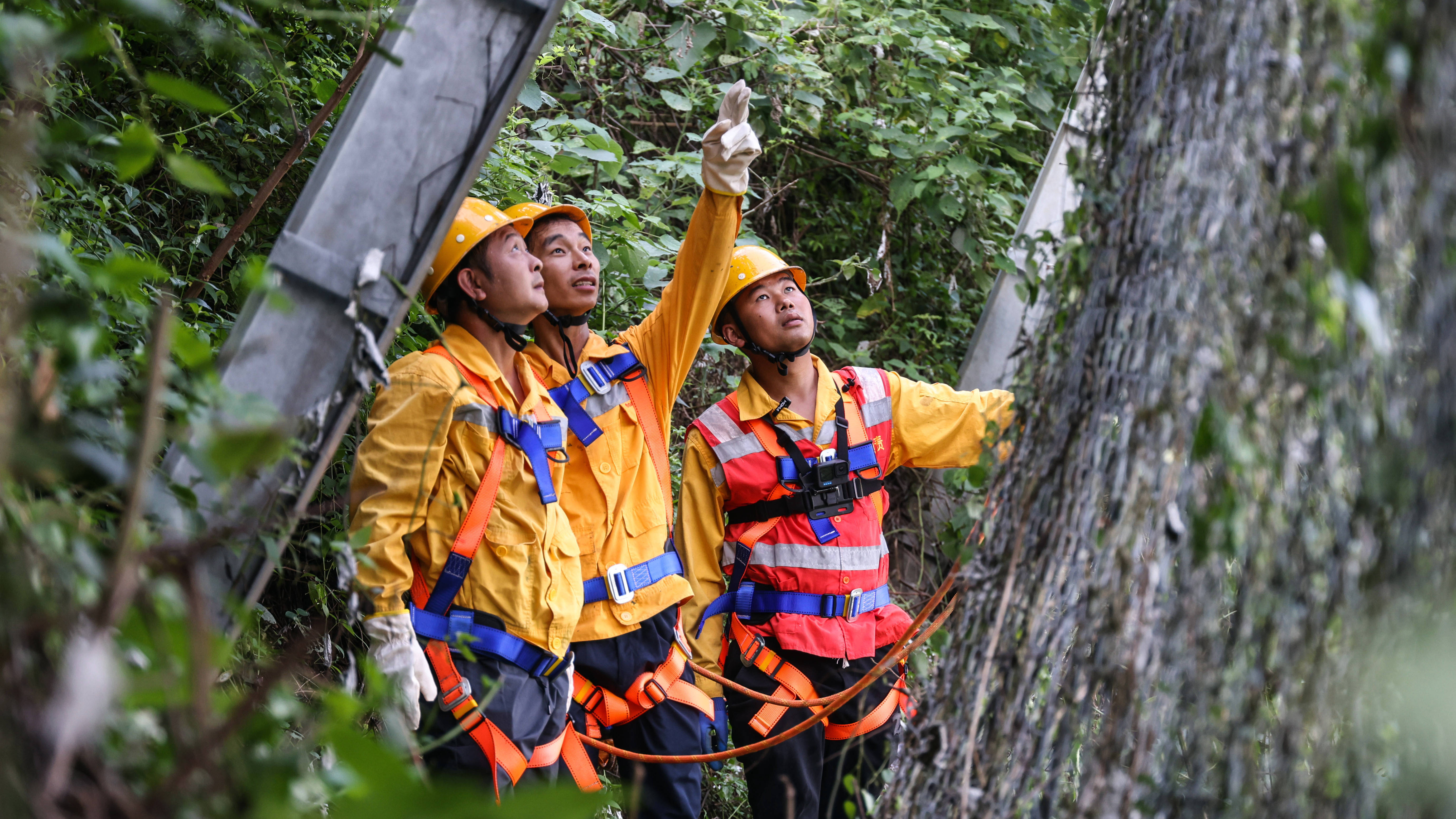 暑运“守隧人”