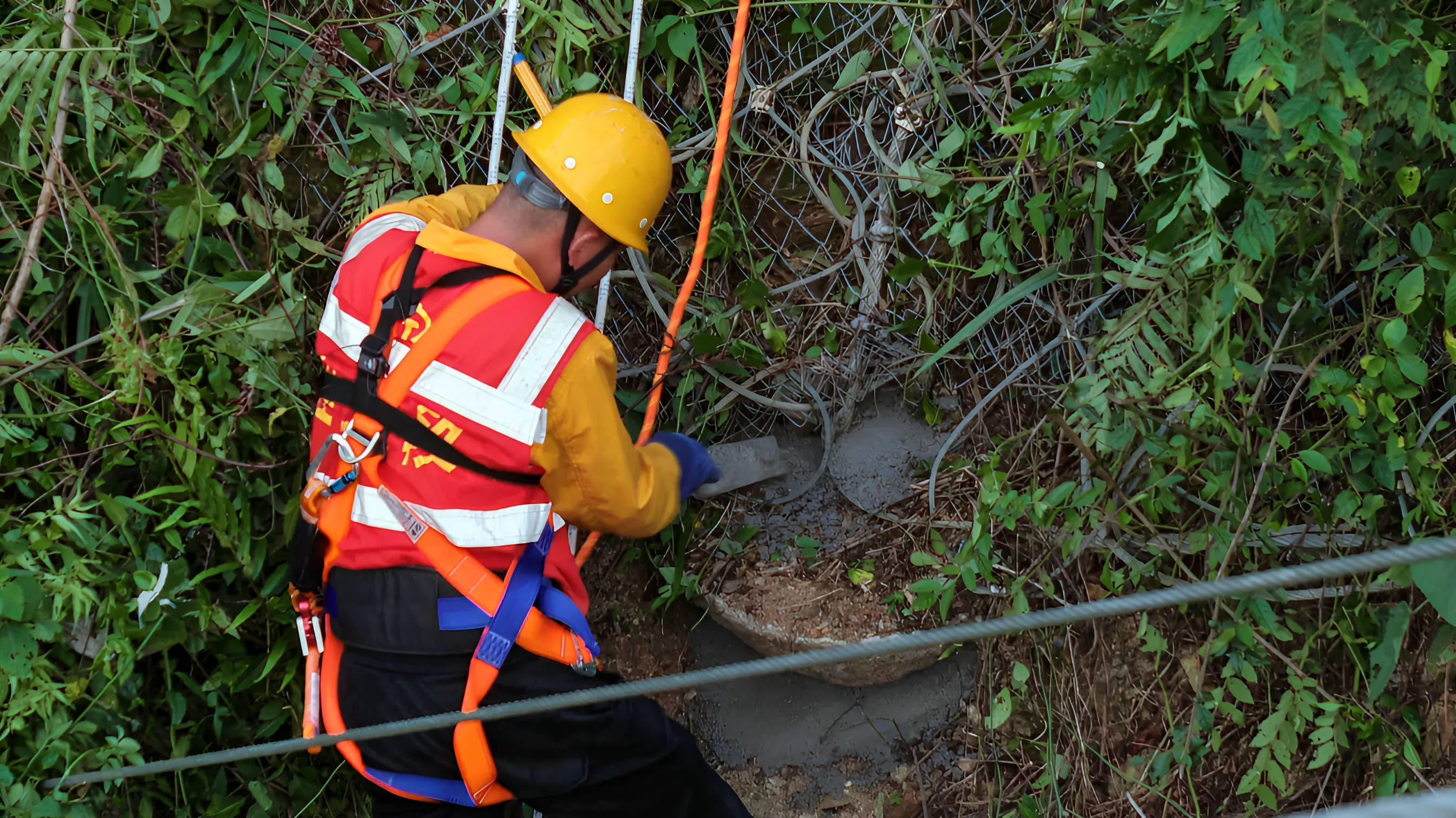 暑运“守隧人”