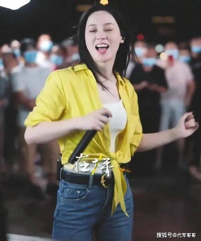 网红圈的残酷真相,在42岁唐艺身上展现得淋漓尽致,她经历了什么?