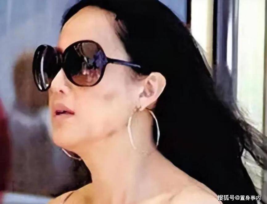 前妻掏空资产,欠债2.5亿,香港娱乐圈巨头的痛苦婚姻经历