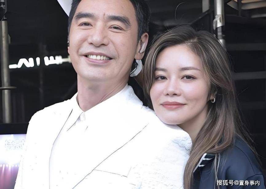 前妻掏空资产,欠债2.5亿,香港娱乐圈巨头的痛苦婚姻经历