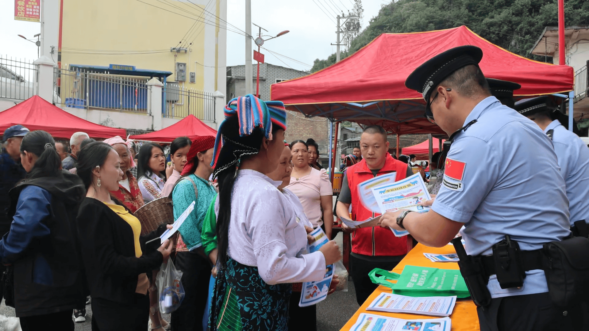 云南麻栗坡:国门话网安