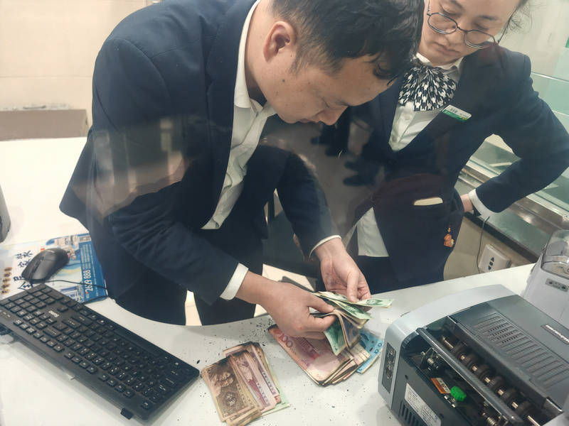 两场火灾，两份守护！麻江农商银行“火烧币”兑换背后的金融温度
